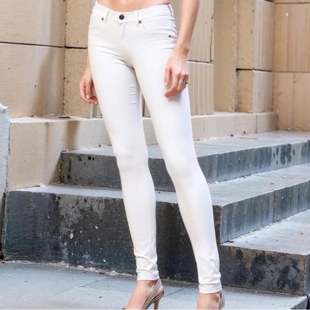 Hybrid & Company White Jeans size 9